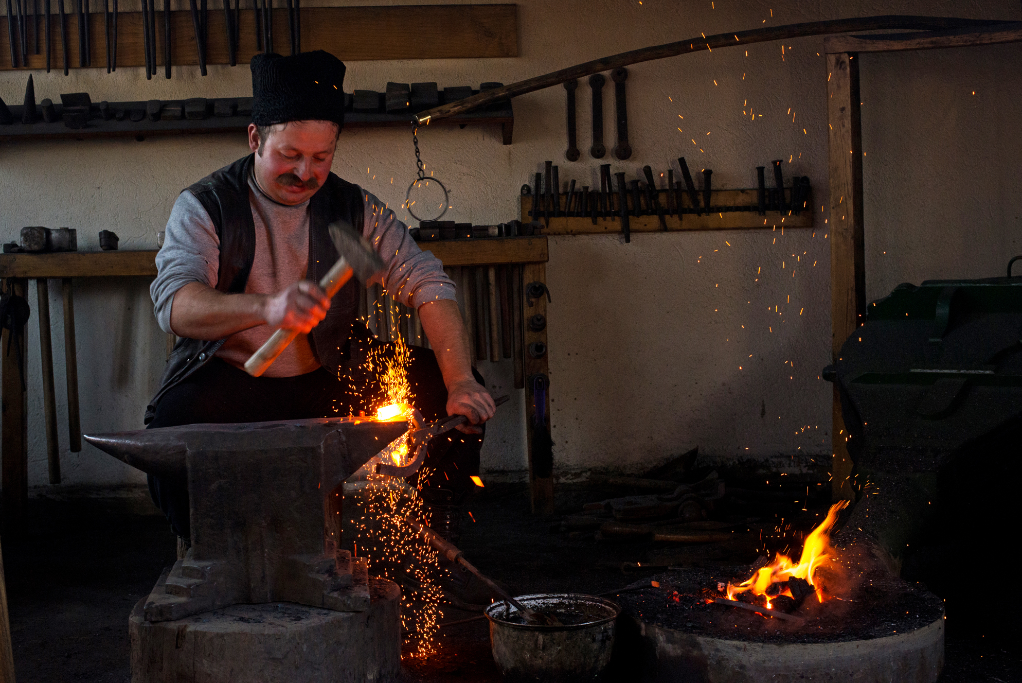 Făurarul satului - Cigánykovács - The blacksmith