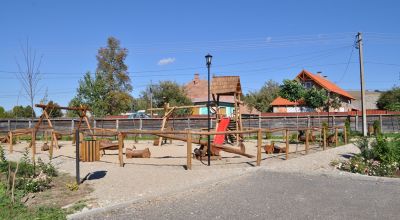 Parc şi loc de joacă Cozmeni