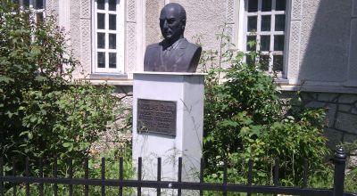 Nicolae Baciu Statue Bran