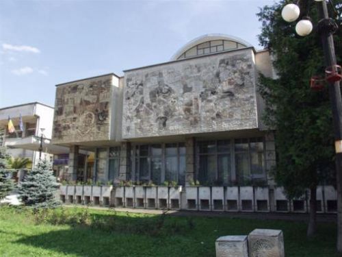 La Bibliothèque Du Comté G. T. Kirileanu Piatra Neamt