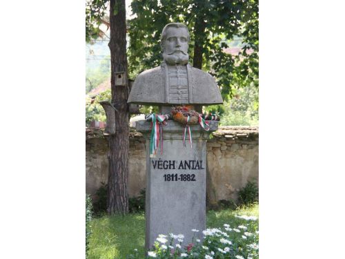 Statue Von Vegh Antal Cernat