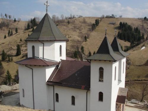 Monastery Pestera Moieciu - Pestera