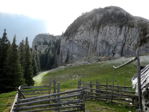 Karst Plateau Lespezi Moroieni