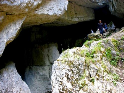 Caput Cave Padis