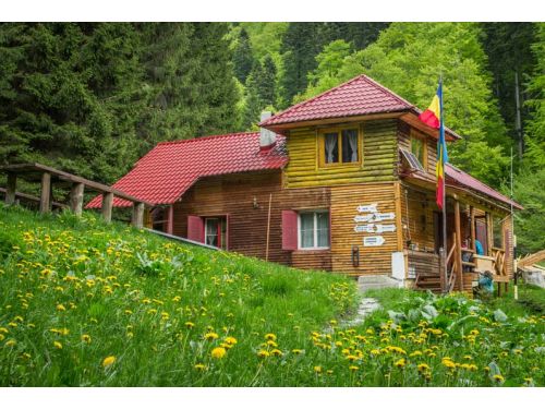 Cabana Garofiţa Pietrei Craiului Zărnesti