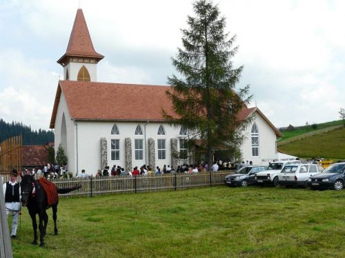 Kármelhegyi Boldogasszony Templom Lunca de Sus