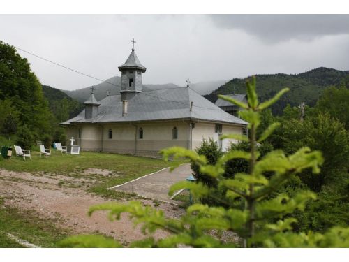 Schitul Cuviosul Paisie De La Neamt - Capsa - Bicaz Bicaz